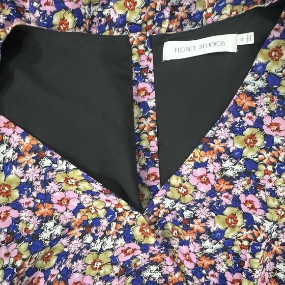 FLORET STUDIOS
Floral Ruched Balloon
Sleeve Minidress - Picture 2 of 2